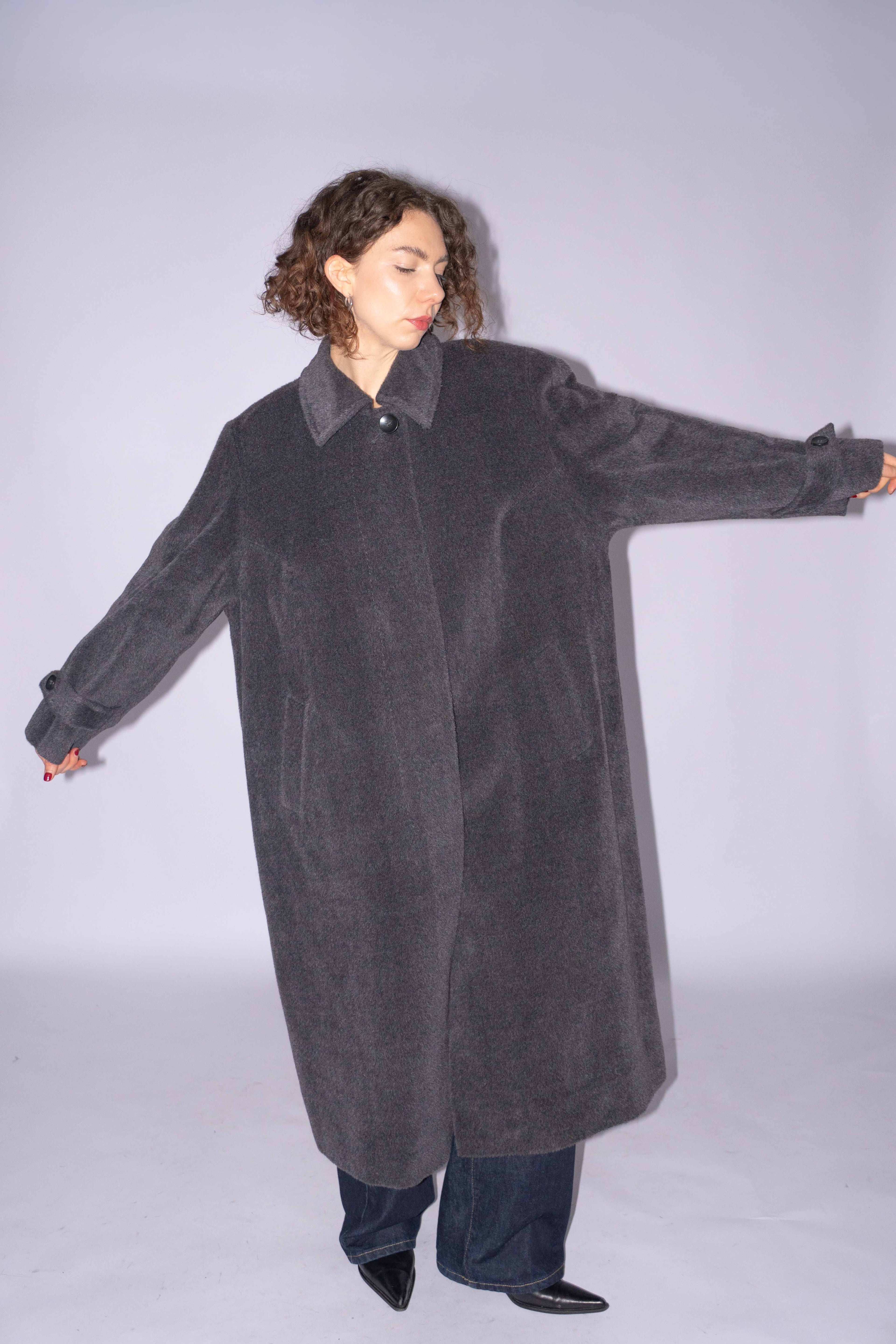 80% Lama Wool Coat Size XL
