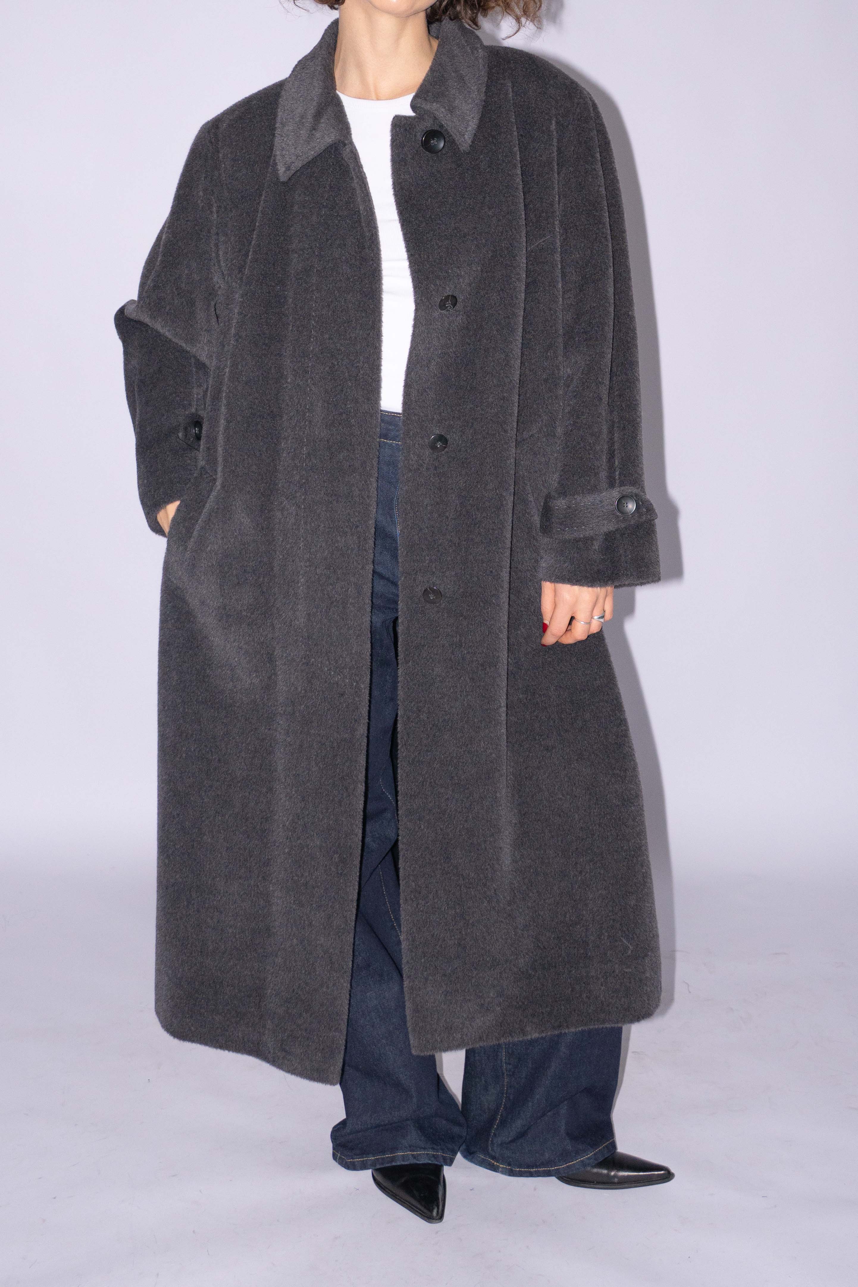 80% Lama Wool Coat Size XL