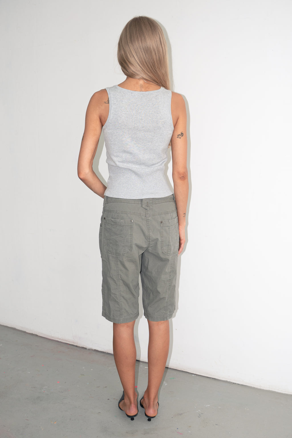 Khaki green shorts - Size M/L
