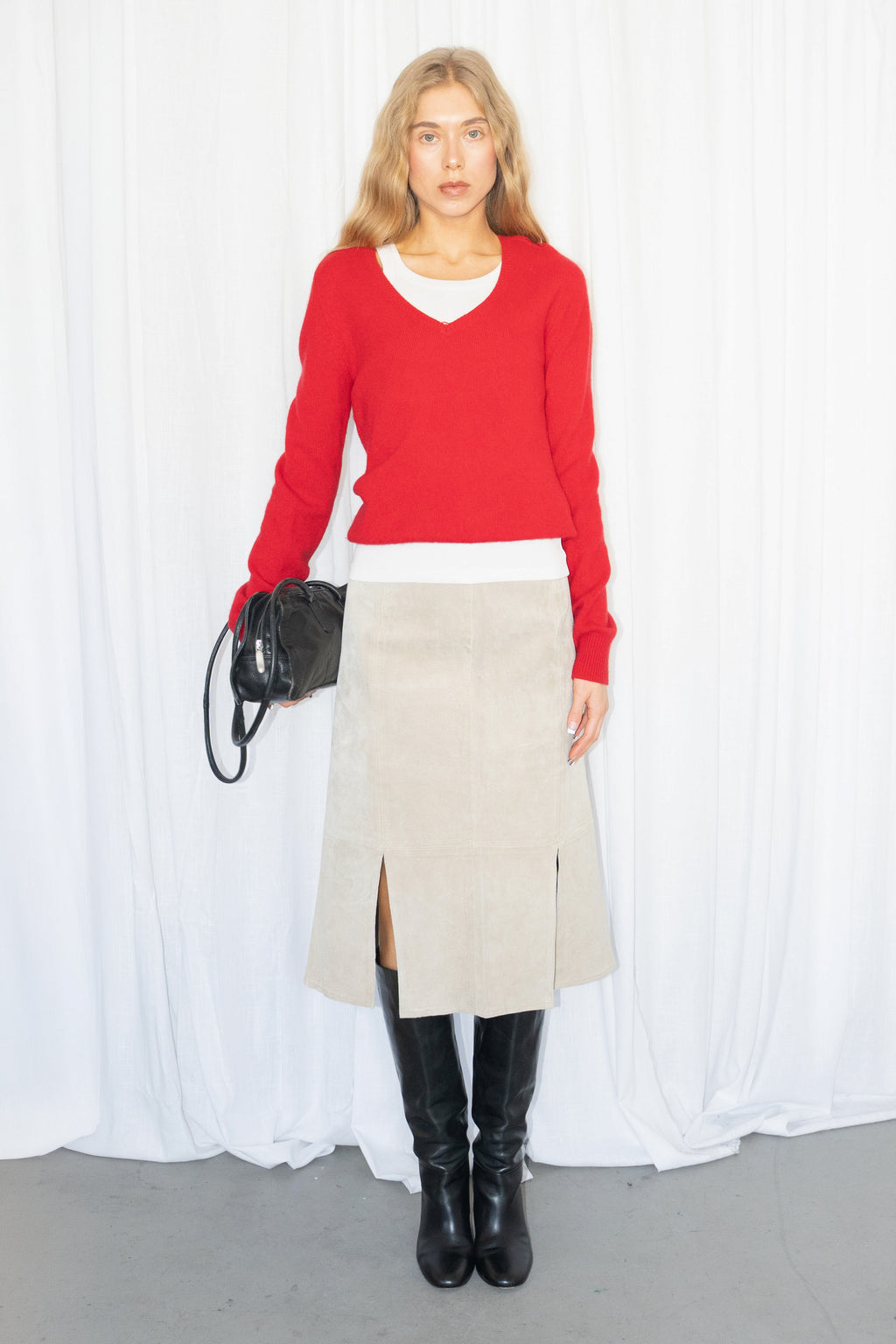 Red V-Neck Knit Sweater 70% Wool, 20% Angora - Size M/L