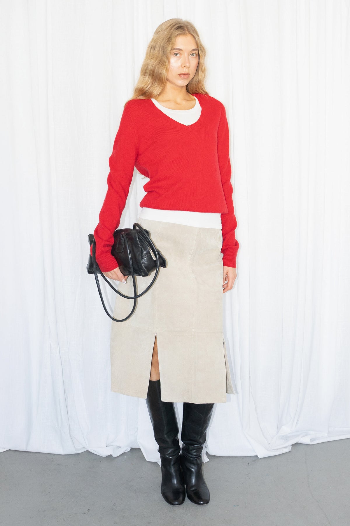 Red V-Neck Knit Sweater 70% Wool, 20% Angora - Size M/L