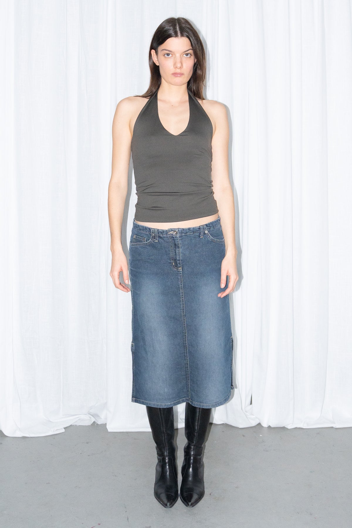 Model wearing dark green ribbed mohair and wool knit turtleneck bolero with a dark denim midi skirt – MINIFALDA